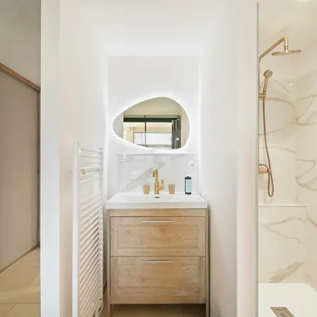 Modern Duplex With Jacuzzi In Salins-les-bains 히에레